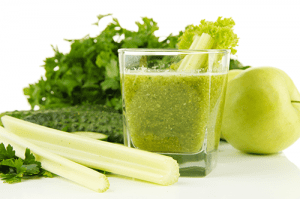 Juicing Vs. Blended Smoothies - Which is Right for You